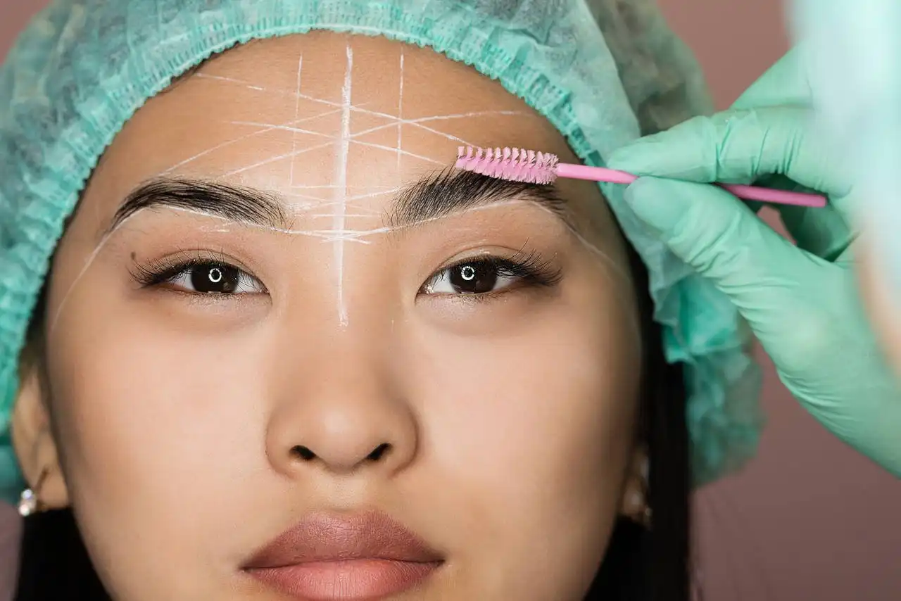 Eyebrow Tattoo vs Microblading